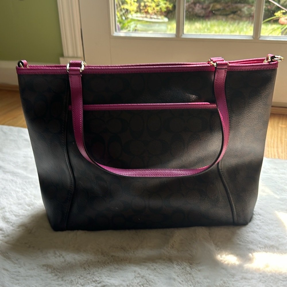 Coach brown shoulder bag with accompanying shoulder/crossbody strap & dust bag - Picture 4 of 12